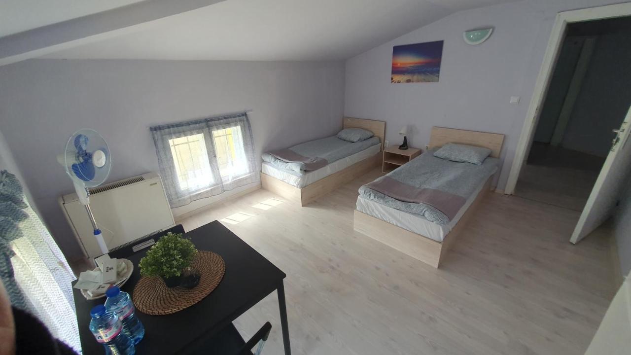 Стаи За Гости Sun House Lejlighed Varna Eksteriør billede