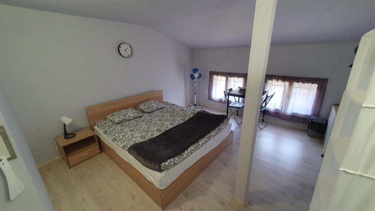 Стаи За Гости Sun House Lejlighed Varna Eksteriør billede